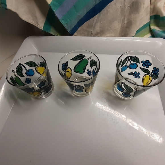 Vintage Fruit Glasses (3) - Picture 7 of 14